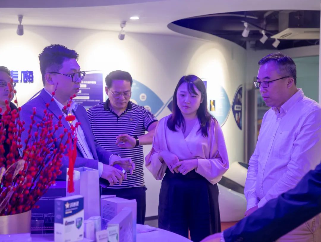广州市越秀区政协副主席陆伟刚一行,赴国匠酒业开展调研工作 广州市越秀区政协副主席陆伟刚一行,赴国匠酒业开展调研工作