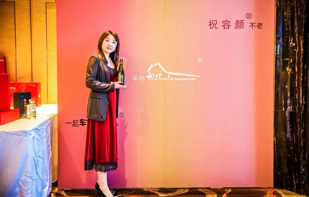 国匠酒业祝江山不老莓成为第72届世界小姐中国区总决赛官方唯一指定红酒商