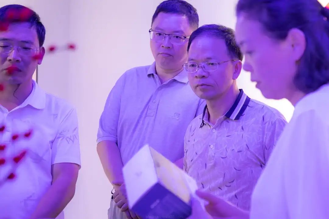 热烈欢迎连城县工业园区管委会莅临我司考察交流 热烈欢迎连城县工业园区管委会莅临我司考察交流